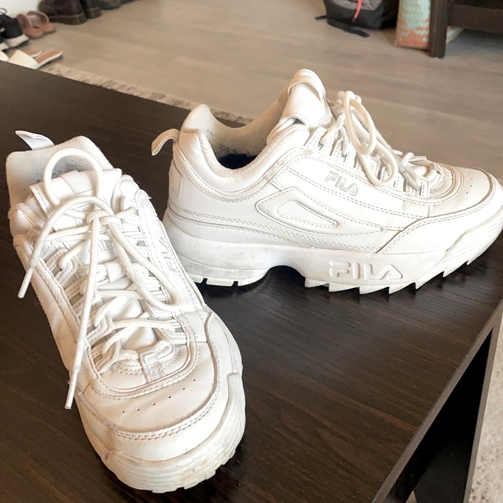 ALL WHITE FILA DISRUPTERS: Size 7 Women’s
